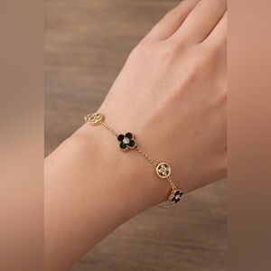 MINT Women's Black Clover Flower Goldtone Charm Chain Bracelet NEW